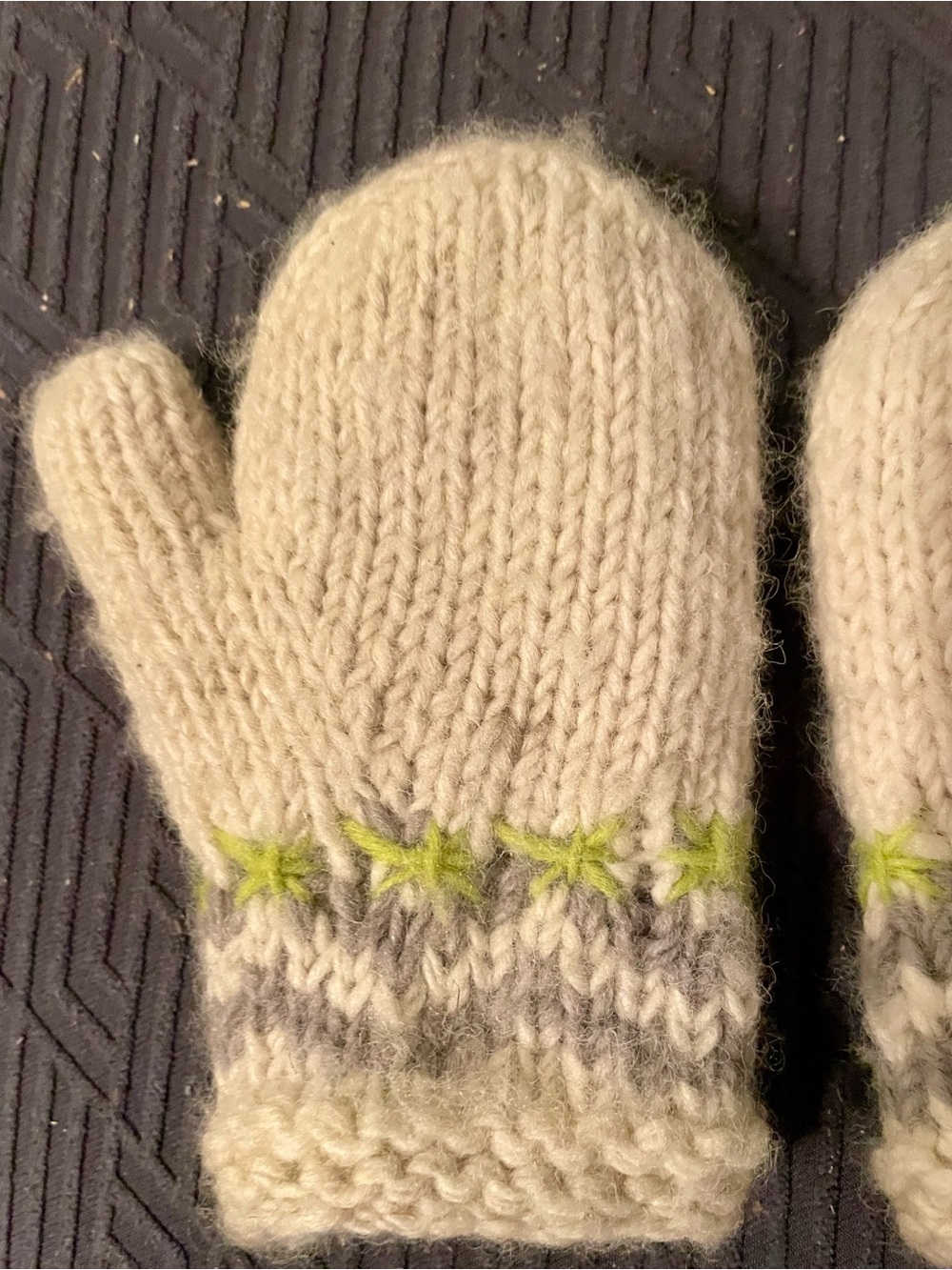 Kids Mittens - Picture 3 of 4